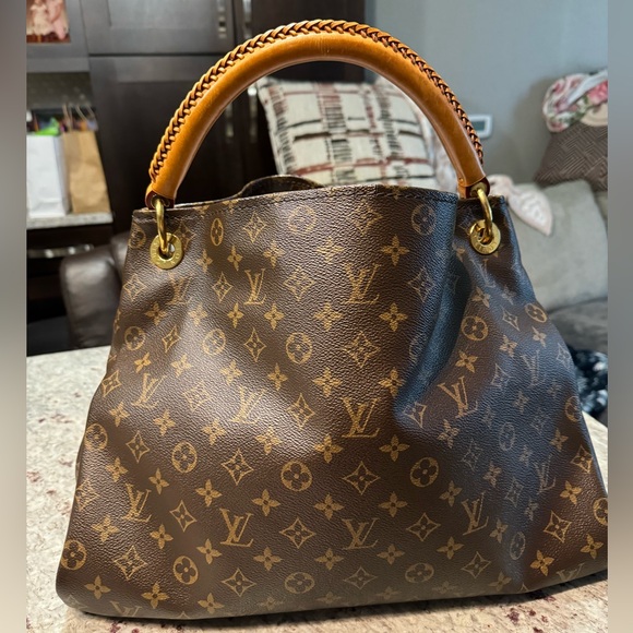 AUTHENTIC GORGEOUS LOUIS VUITTON Monogram Canvas Artsy MM shoulder bag.🥰 - Picture 8 of 8